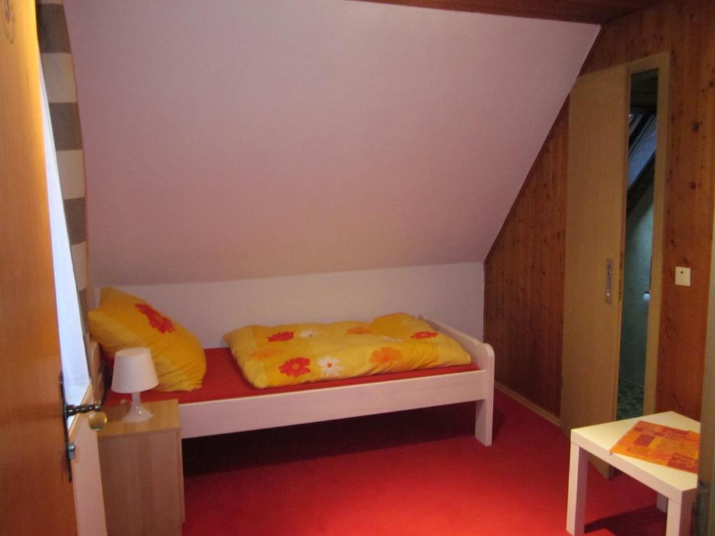 Gastehaus Am Fels Hotell Altenahr Rum bild