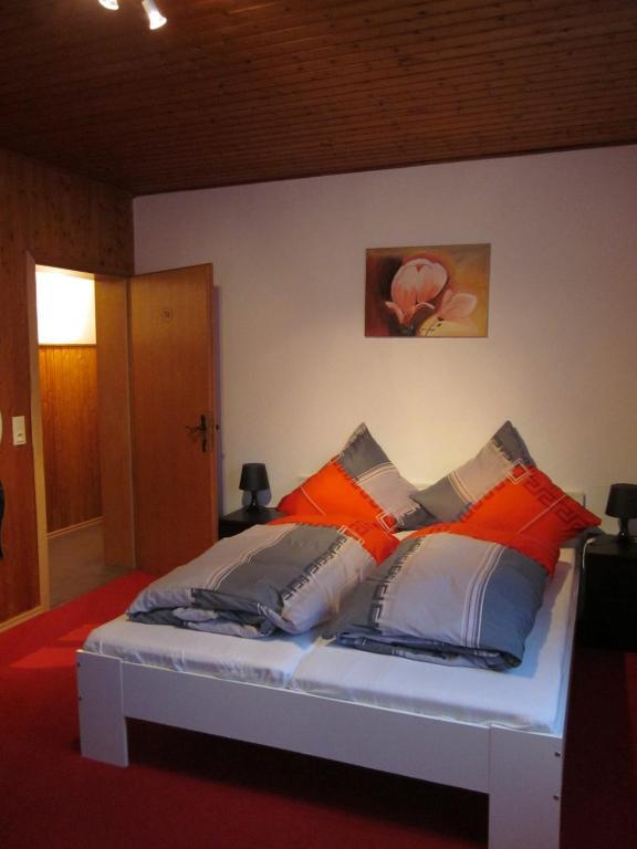 Gastehaus Am Fels Hotell Altenahr Rum bild