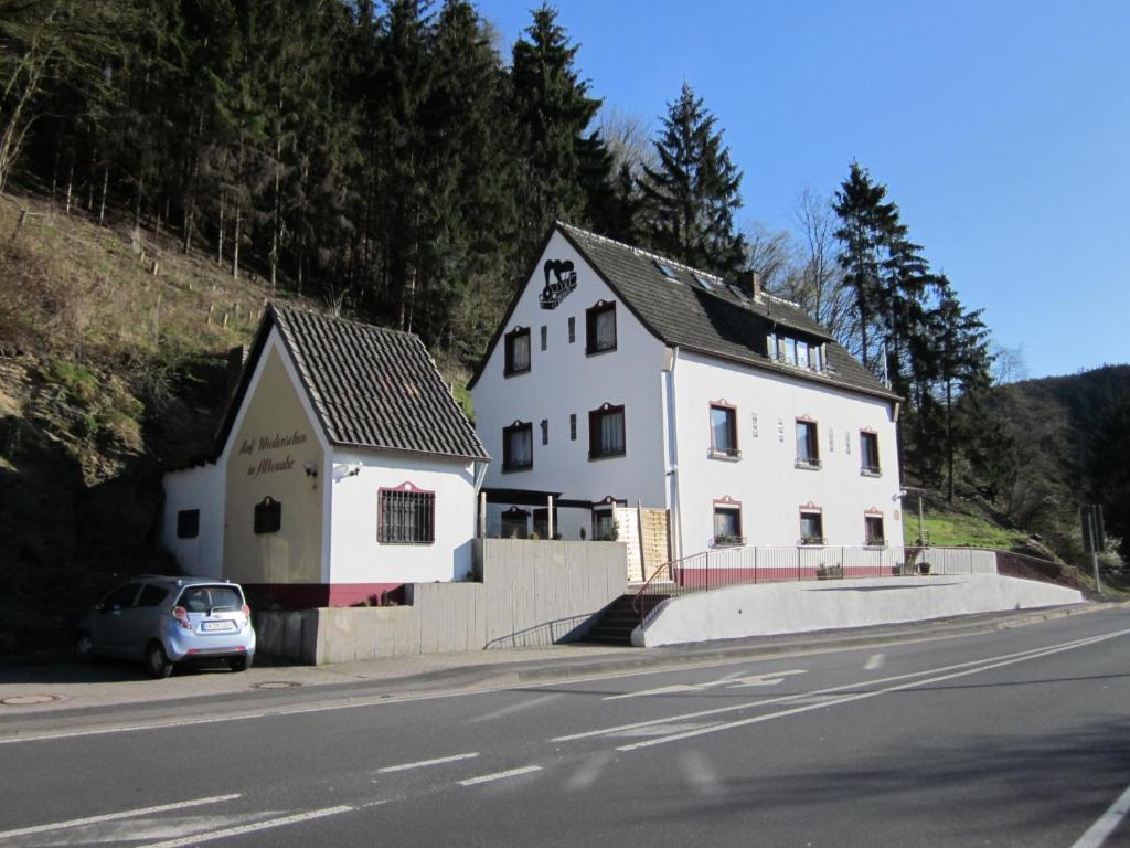 Gastehaus Am Fels Hotell Altenahr Exteriör bild