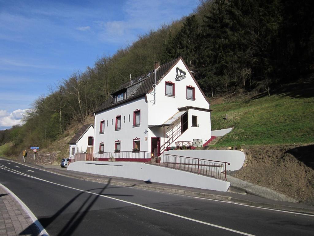 Gastehaus Am Fels Hotell Altenahr Exteriör bild