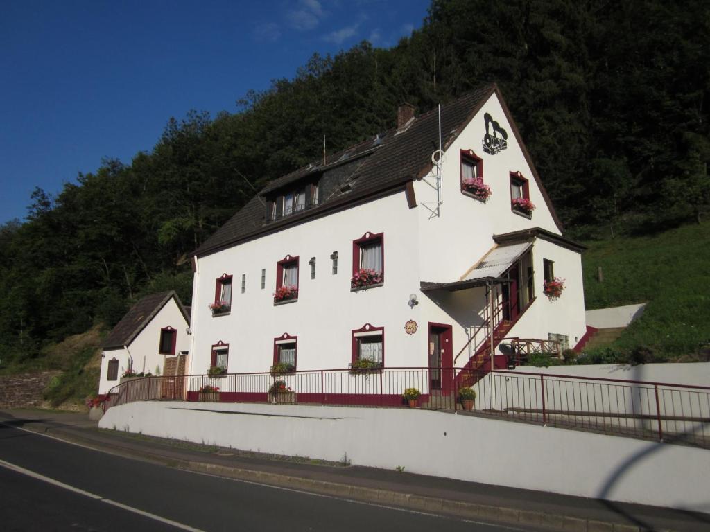 Gastehaus Am Fels Hotell Altenahr Exteriör bild
