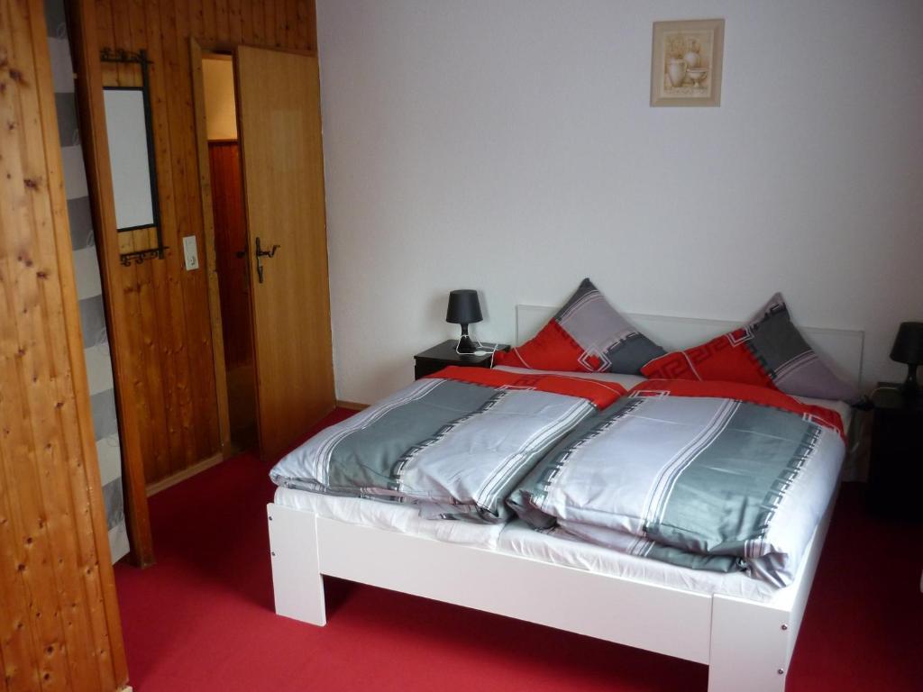 Gastehaus Am Fels Hotell Altenahr Exteriör bild
