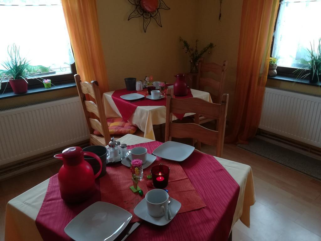 Gastehaus Am Fels Hotell Altenahr Exteriör bild