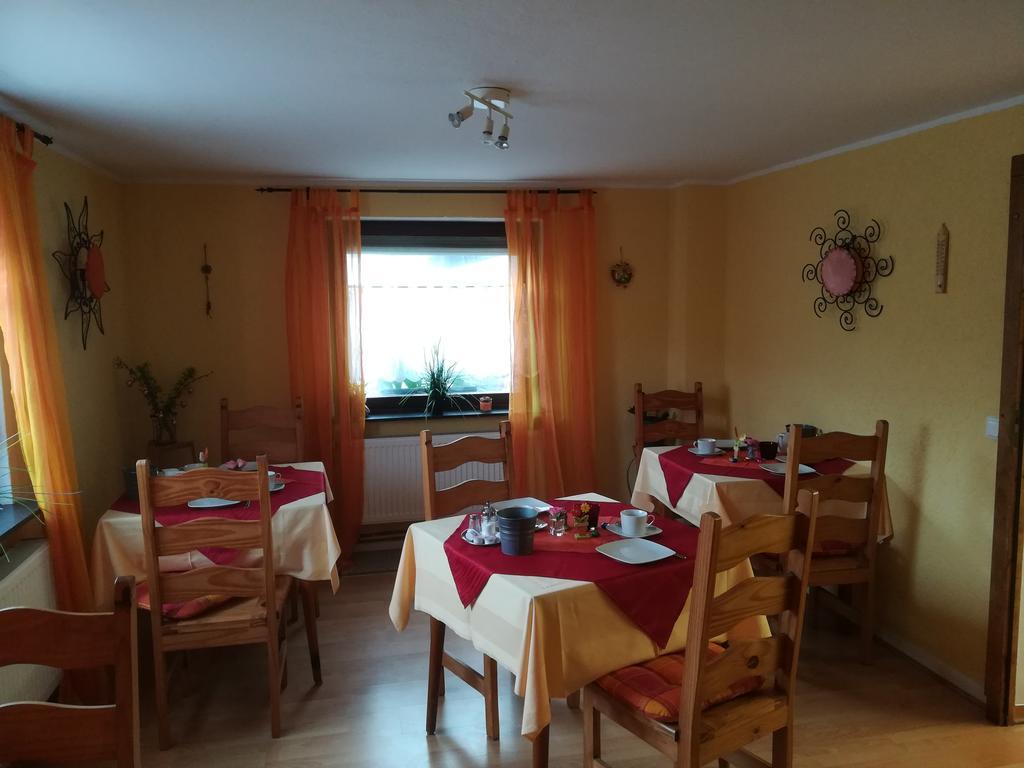 Gastehaus Am Fels Hotell Altenahr Exteriör bild