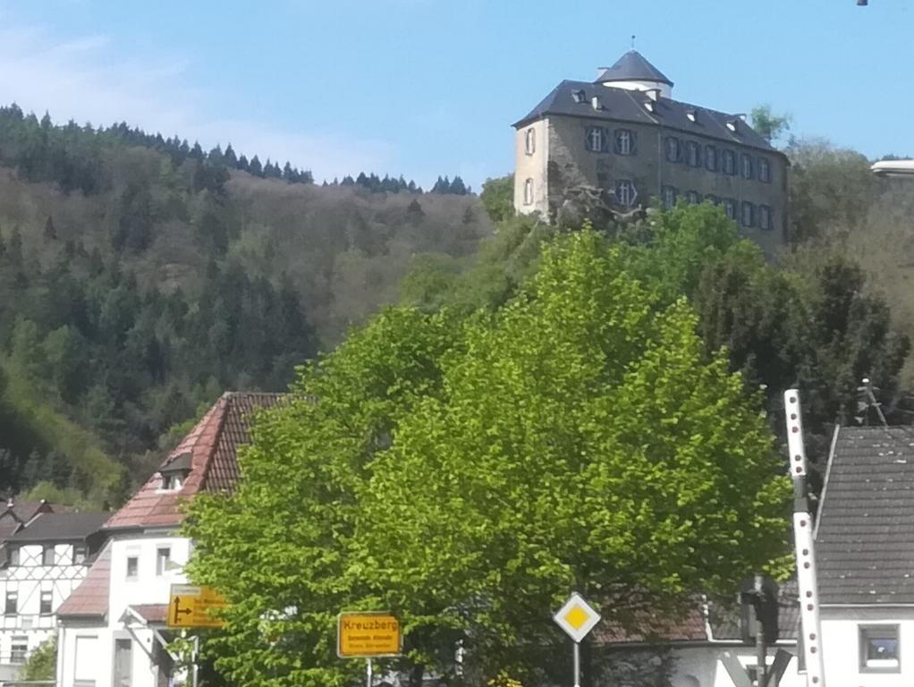 Gastehaus Am Fels Hotell Altenahr Exteriör bild